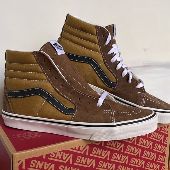 Vans WMNS Sk8-Hi
Canvas/Suede Pop Brown/Mu
VN000CMXBF0
Sneakers - Picture 7 of 16